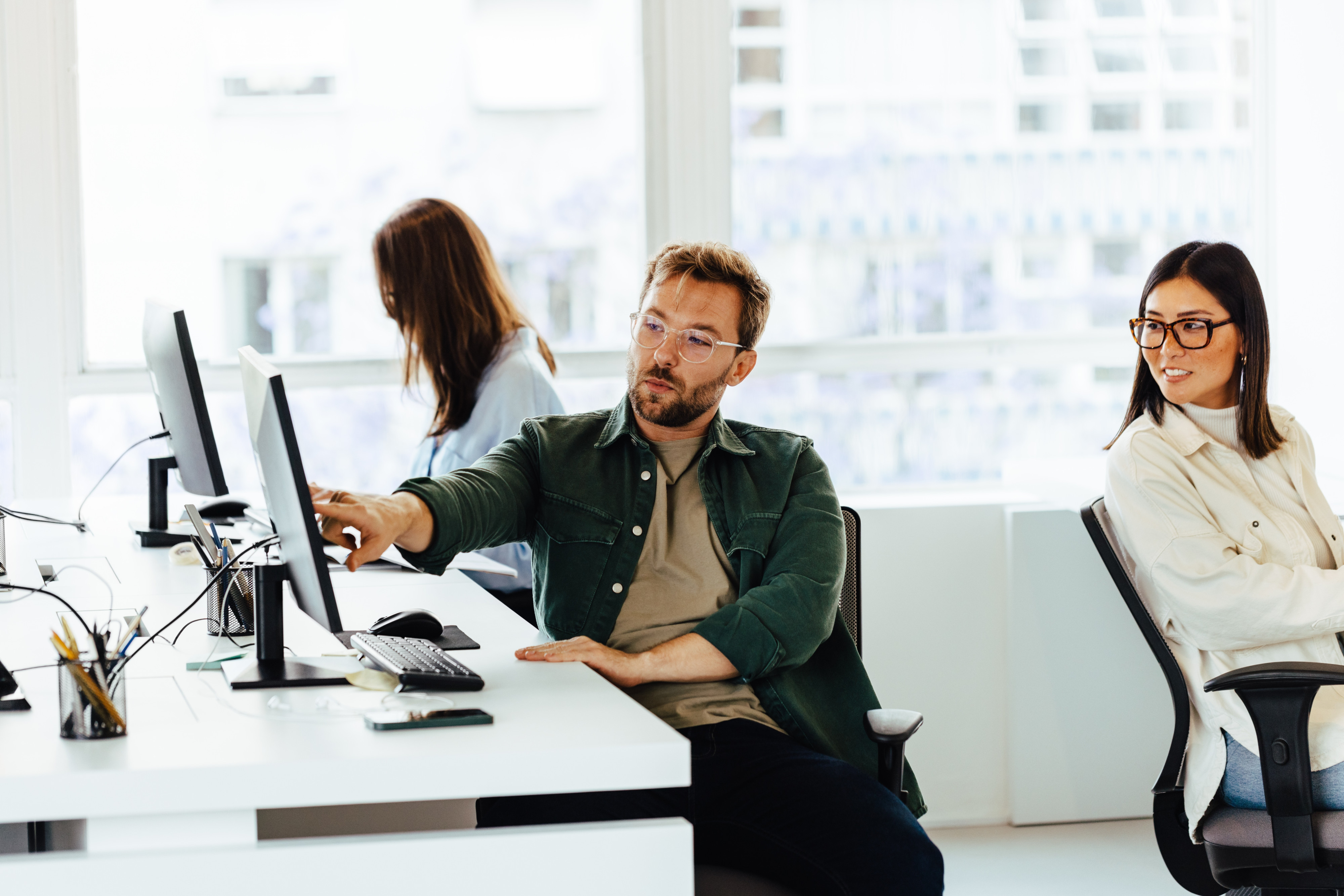 collega's aan het werk met een project